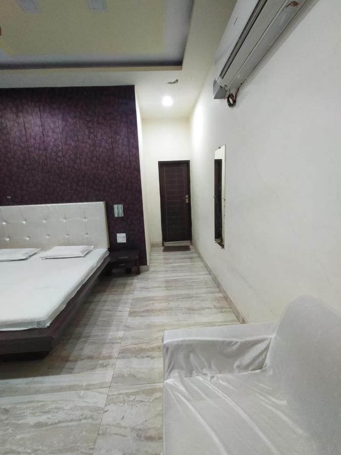 Hotel Prakash Regency Hapur Exteriör bild
