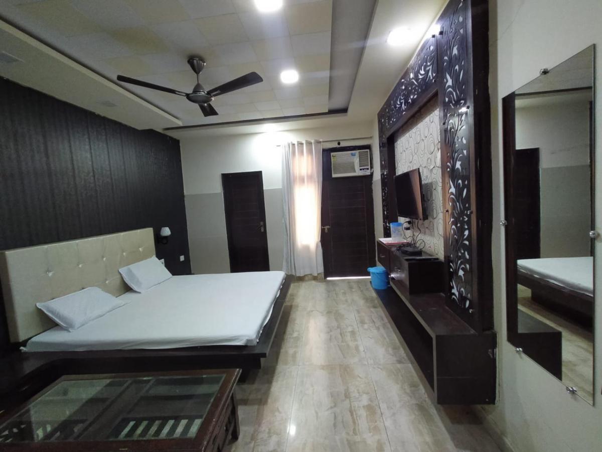 Hotel Prakash Regency Hapur Exteriör bild