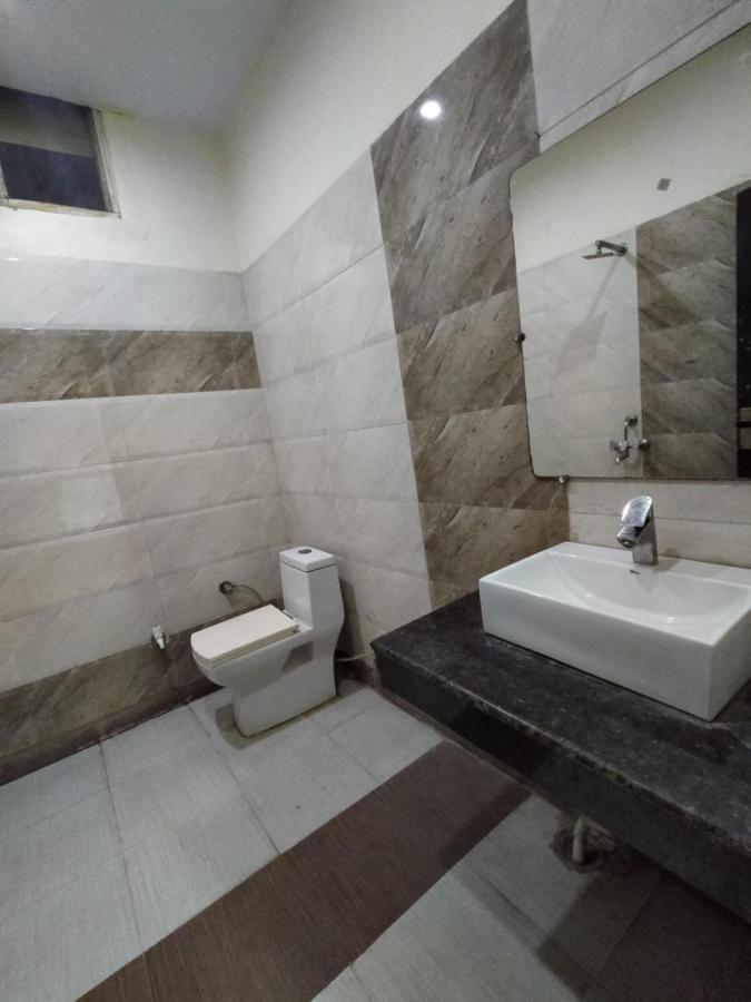 Hotel Prakash Regency Hapur Exteriör bild