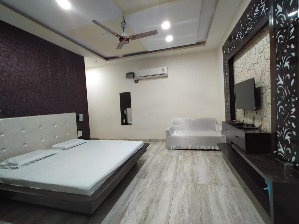 Hotel Prakash Regency Hapur Exteriör bild