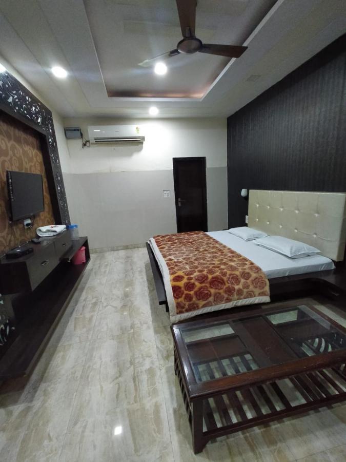 Hotel Prakash Regency Hapur Exteriör bild