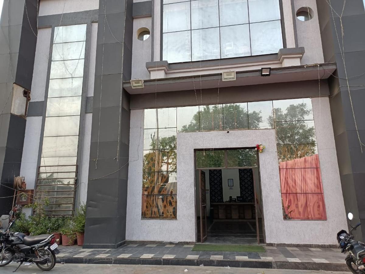 Hotel Prakash Regency Hapur Exteriör bild