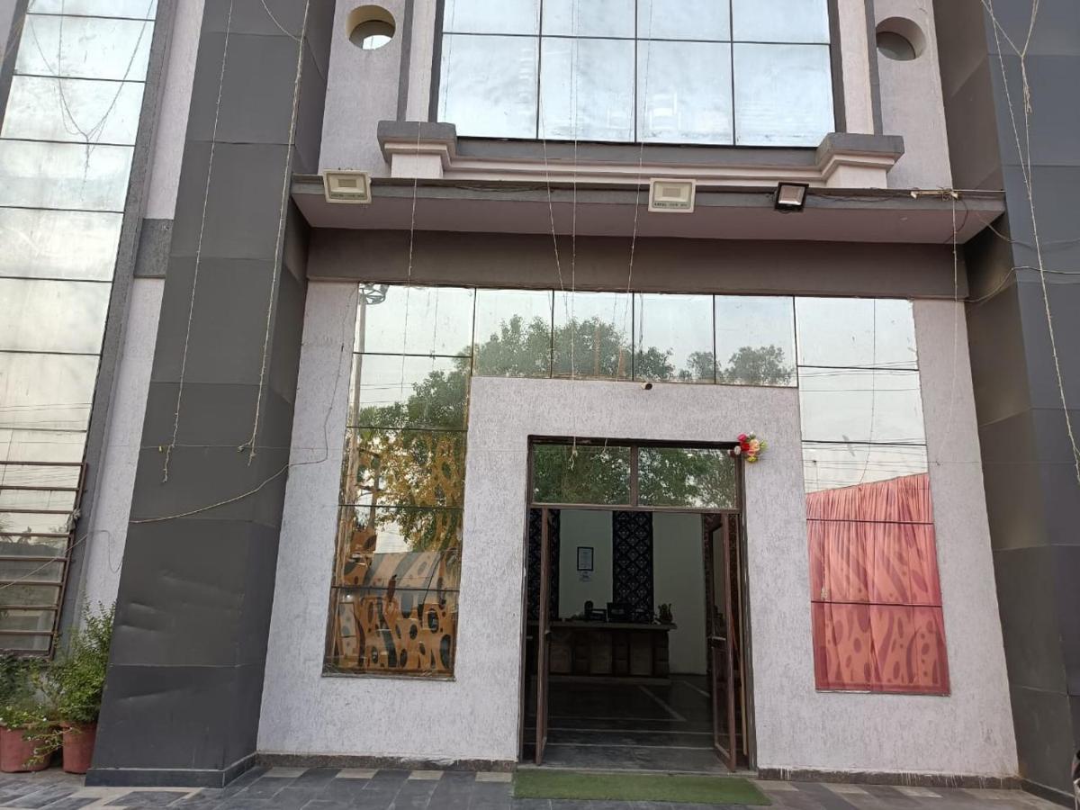 Hotel Prakash Regency Hapur Exteriör bild